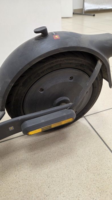 Продам свій електросамокат Mi Electric Scooter Elite GL
