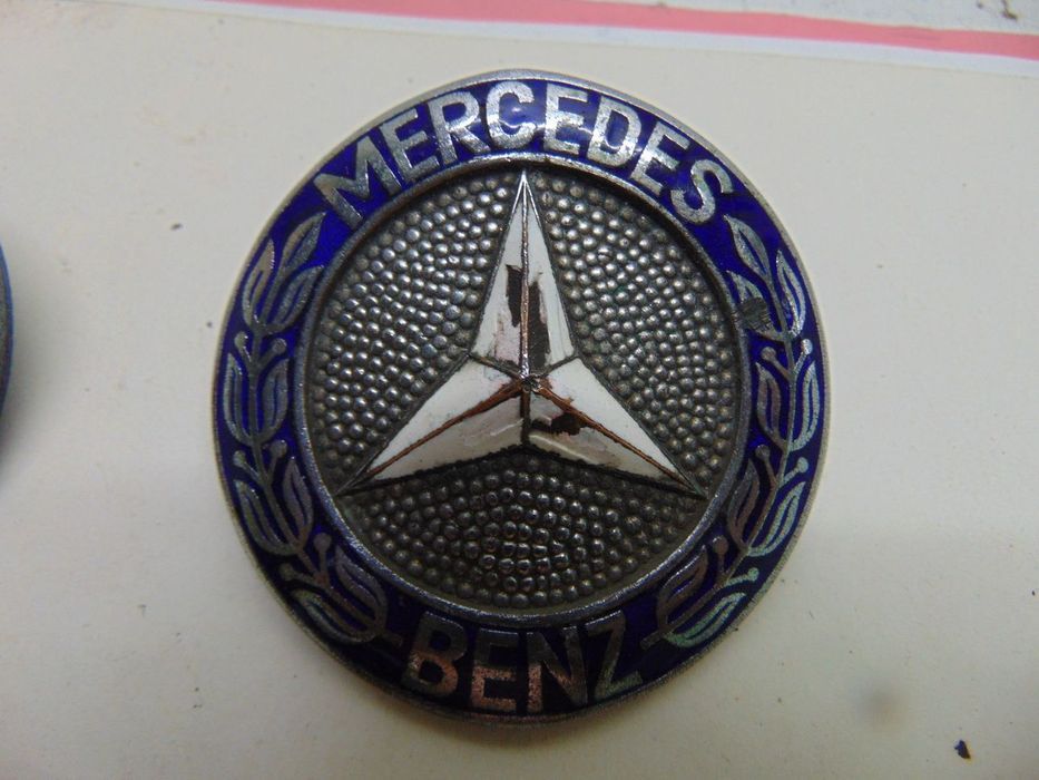 Antigos Mercedes 180 e 190/MG simbolo