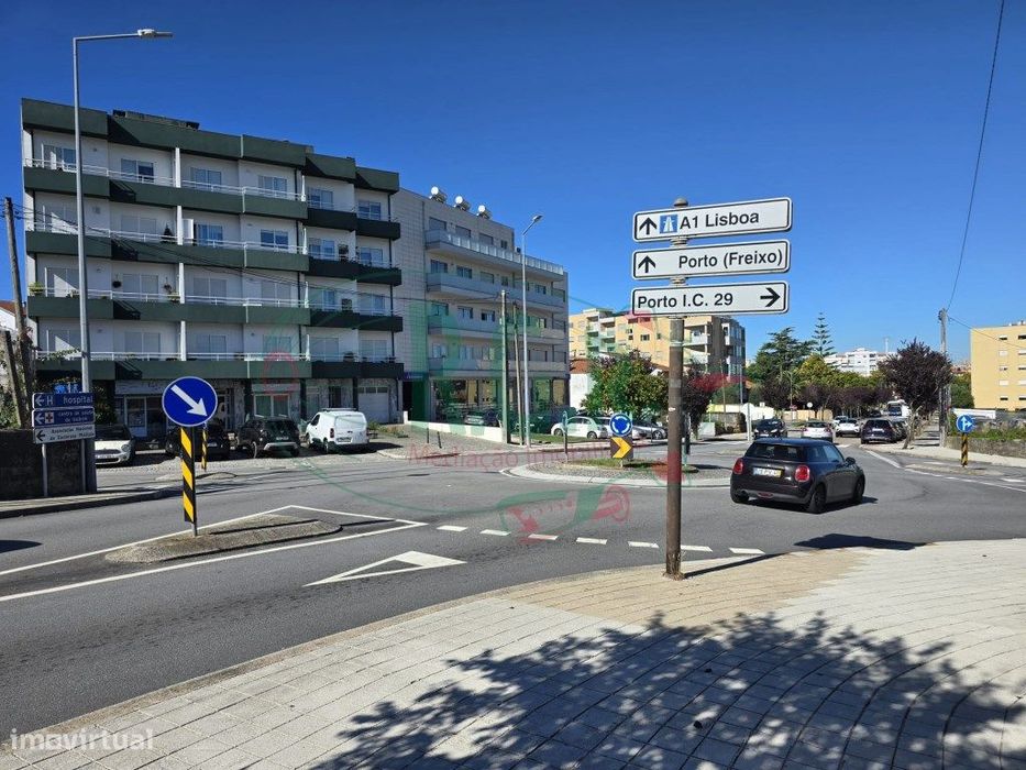 Loja de Rua | Próxima Hosp Fernando Pessoa e Metyis - São Cosme