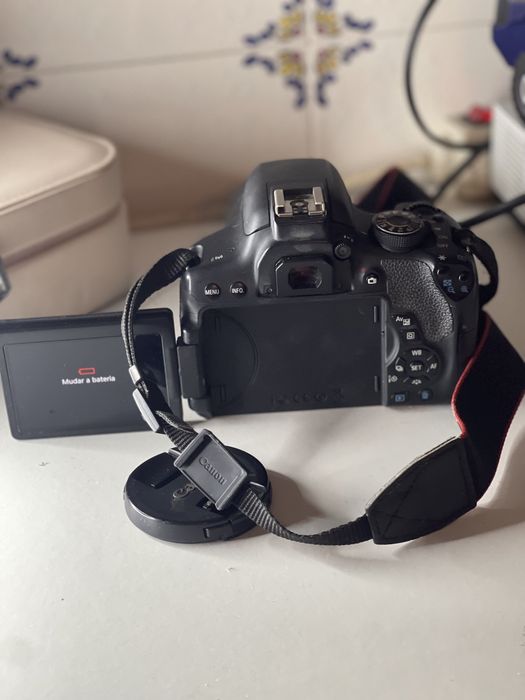 Máquina fotográfica Canon 750D