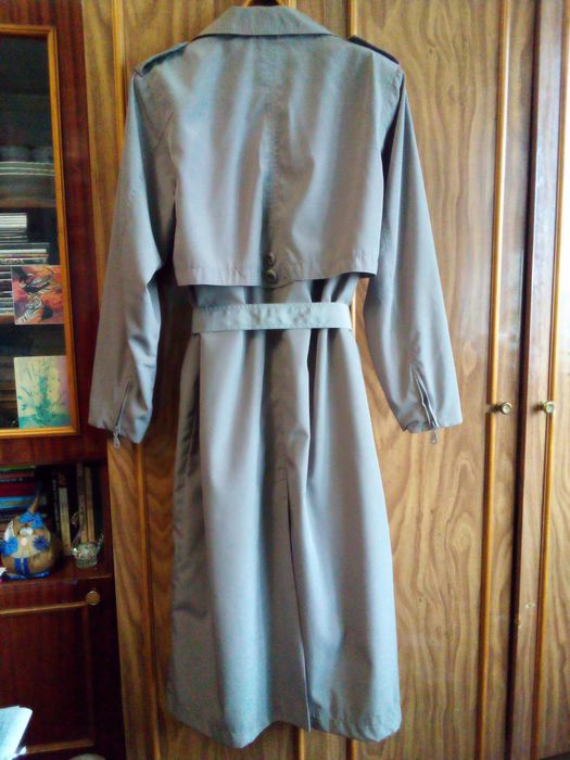 женский демисезонный плащ размер L, ширина подмышками 55 см