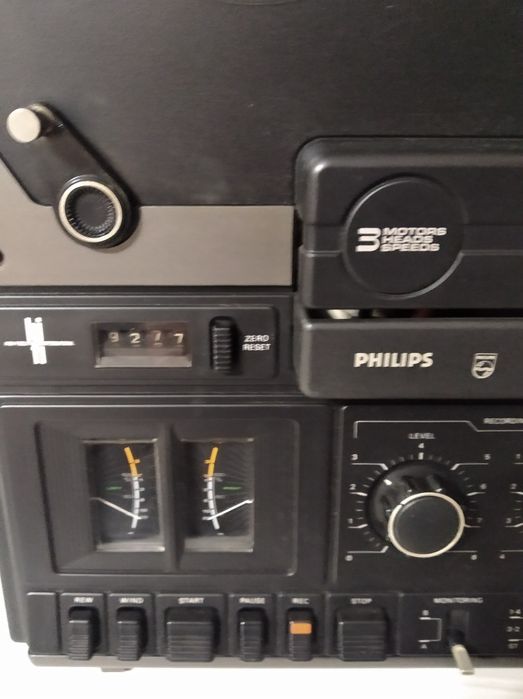 Катушечный магнитофон-приставка Philips. Три головки.
