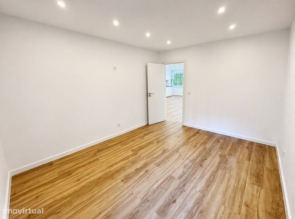 T2 Renovado na Brandoa - Excelentes Acessos