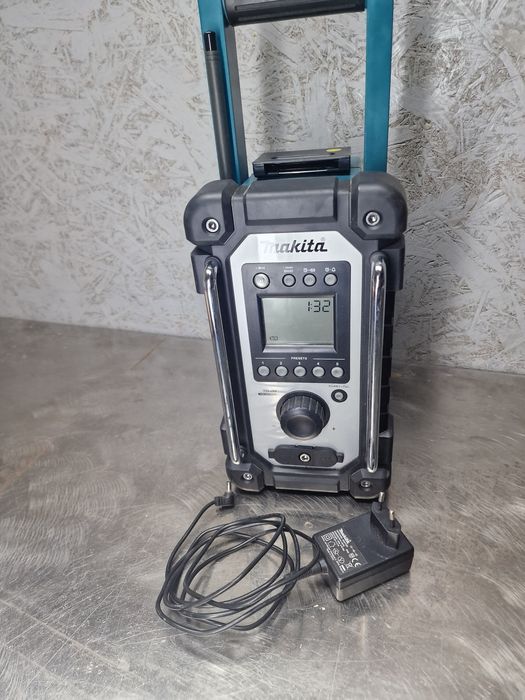 Makita DMR107 radio 18V