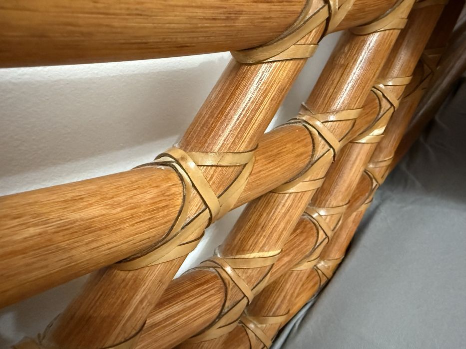 duże łóżko w stylu Boho