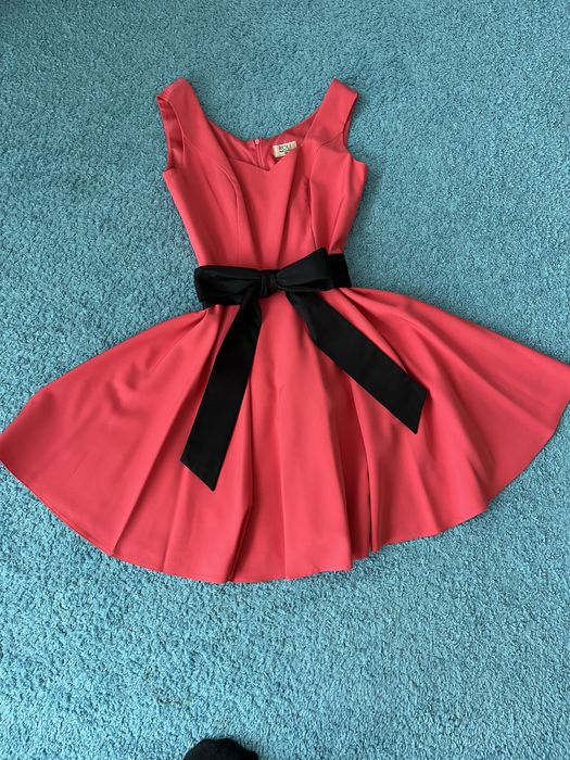 Rou malinowa rozkloszowana sukienka 38