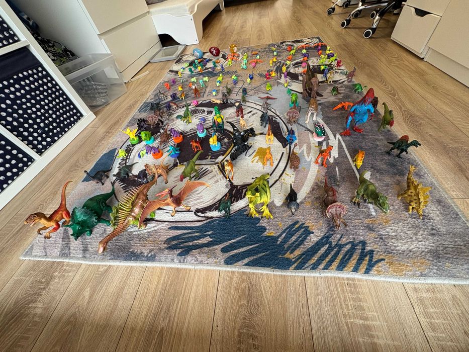 Bardzo duża kolekcja dinozaurów