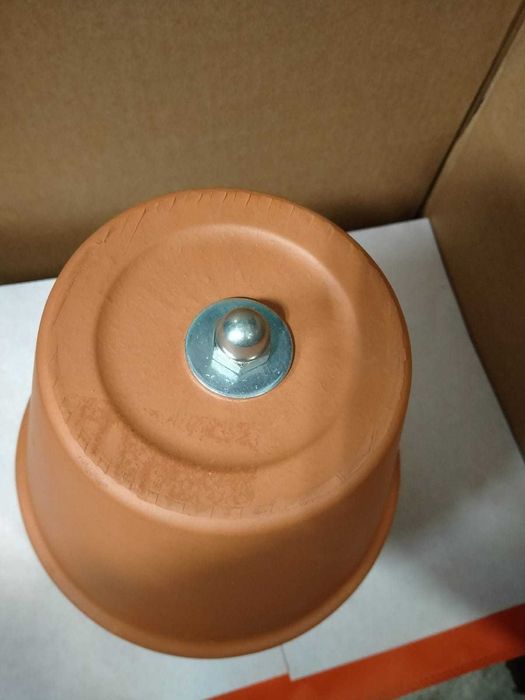 Kominek z doniczek ceramicznych