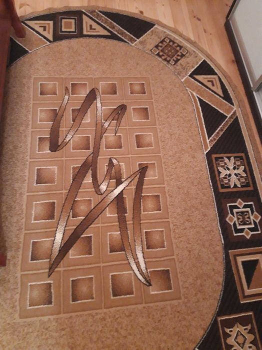 Овальний килим звичайний