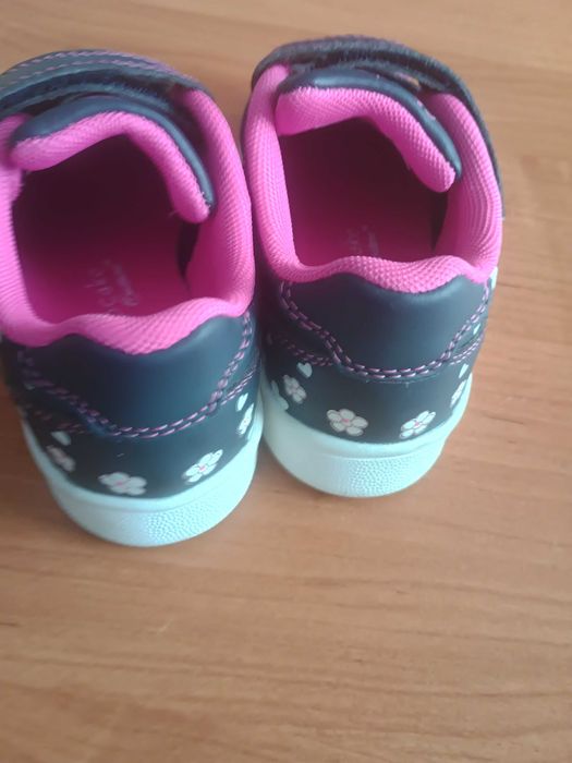 Buty dziewczęce 26 adidaski nowe cupcake