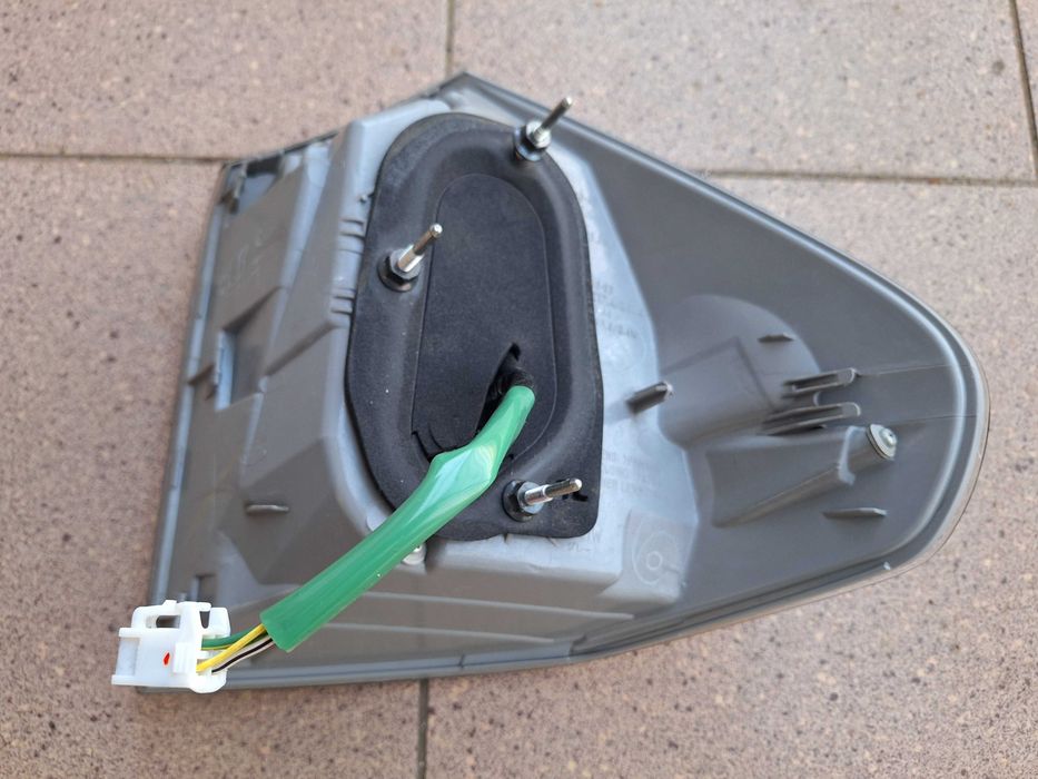 Lexus RX 400h lampa lewa tylna tył RX400h 2007r. 174 tys. km na części