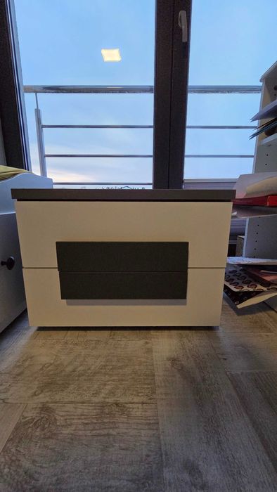 Szafka nocna z szufladami do pokoju młodzieżowego Libelle z Agata