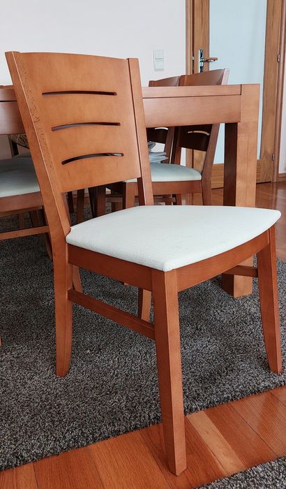 Mesa e cadeiras sala de jantar