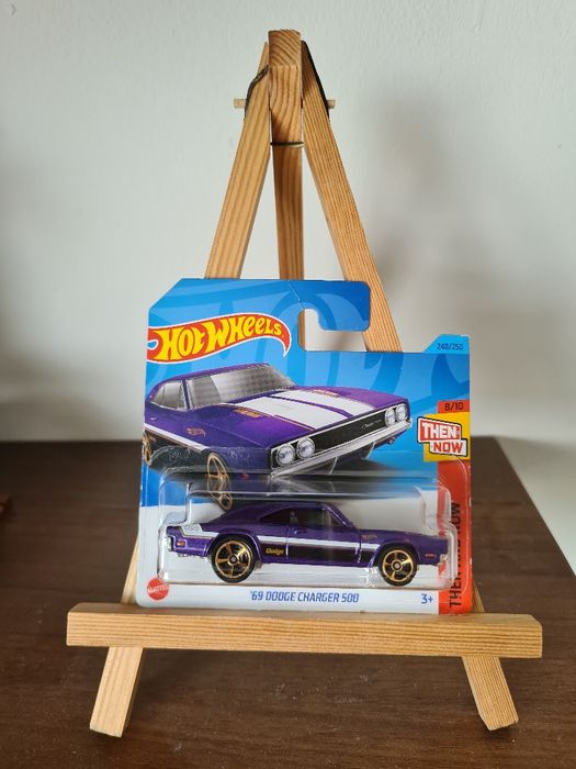 Hot wheels '69 dodge charger 500