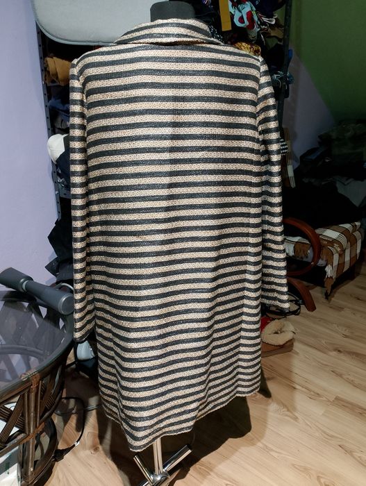 Złoty Damski Płaszcz Dwurzędowy W Paski Hoss Intropia