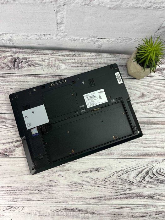 Fujitsu LifeBook U748 Intel Core i5-8250U noRAM/SSD FullHD IPS уцінка
