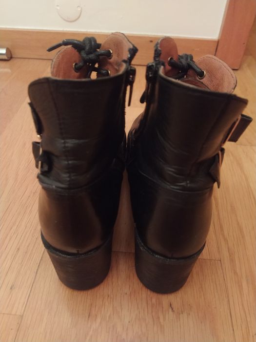Bota preta meia estação