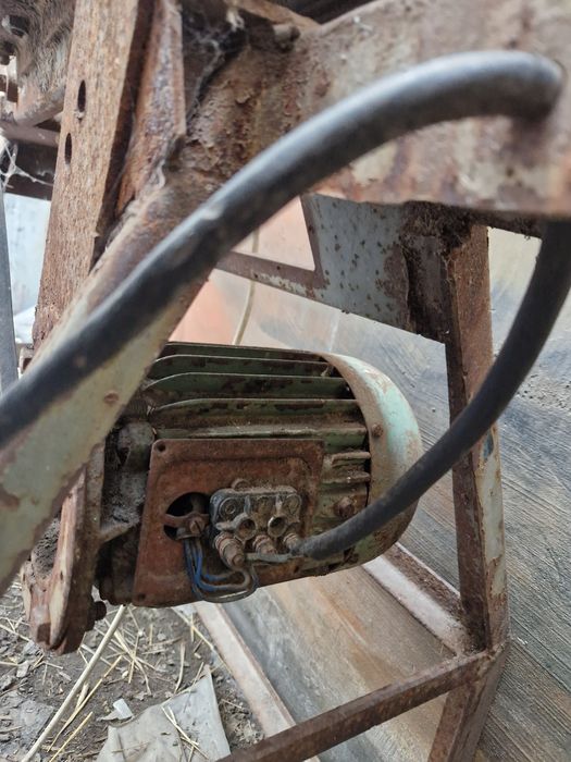 Cheblarka do cheblowania drewna
Silnik 3.5 km