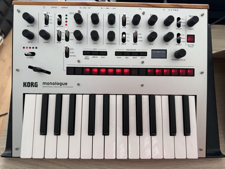 Korg Monologue + carregador korg (aceito troca por novation bass station 2)
