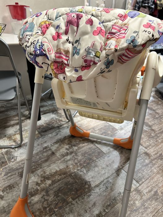 Стілець для годування