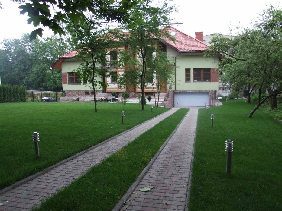 Рулонний газон Львів