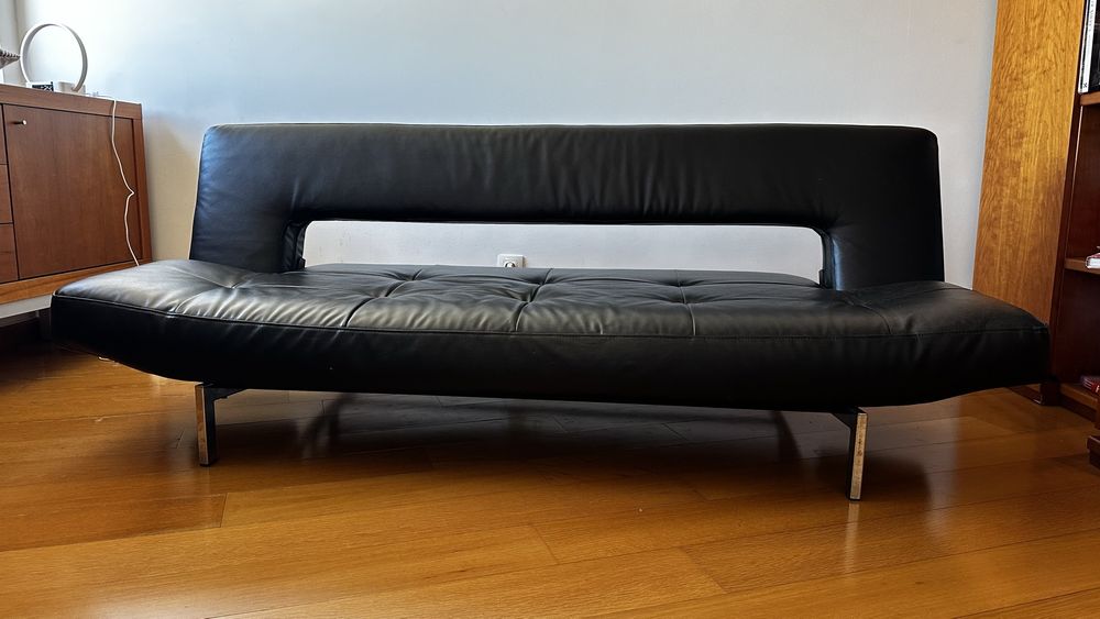 Sofá-Cama Preto em Pele