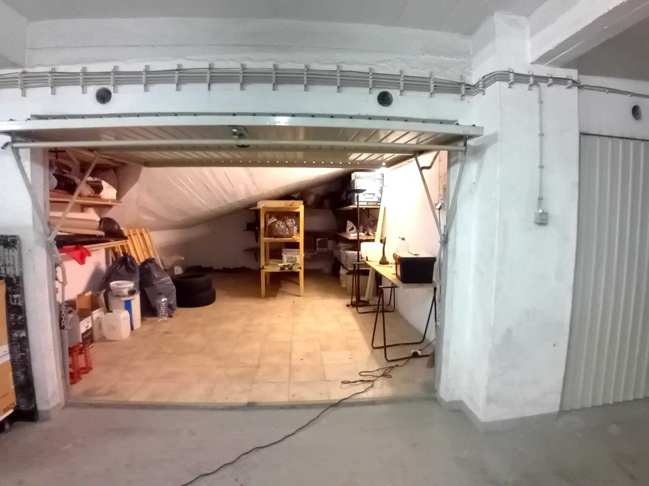 Garagem de 30 m² no Feijó, Almada – Oportunidade Rara na Zona