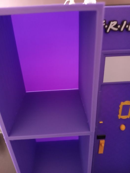 Porta para exposição das figuras Friends
