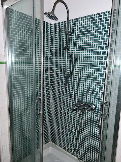T2+1 renovado transformado em T1+1 grande- centro Amadora- 5 min a pé da estação