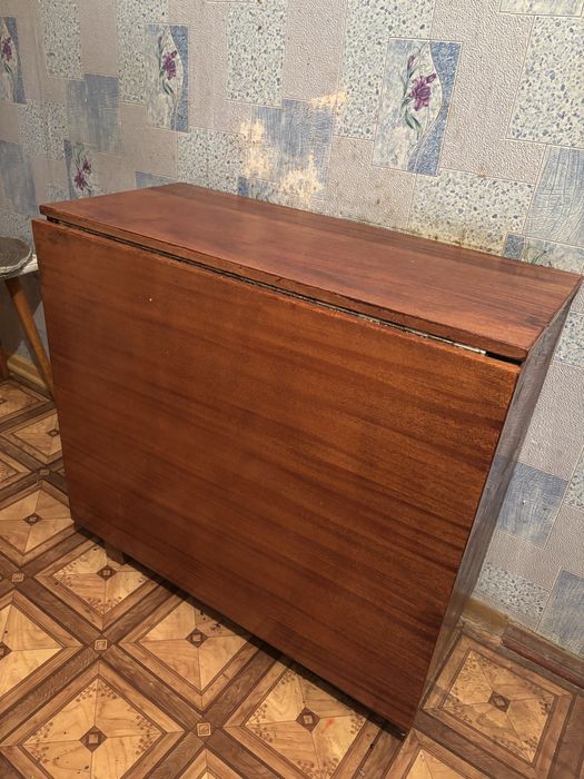 Отдам стол книжка бу