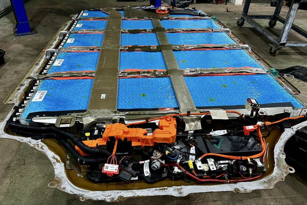 Продам модули батареи 100квт 23 года