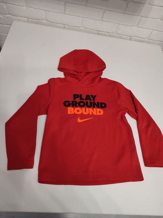 Koszulka czerwona z kapturem Nike. Bluza Nike.