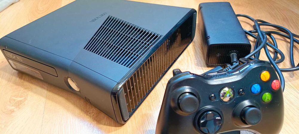 Xbox 360 Slim RGH3 + 250GB HDD + Pad + Zasilacz – Gotowy zestaw