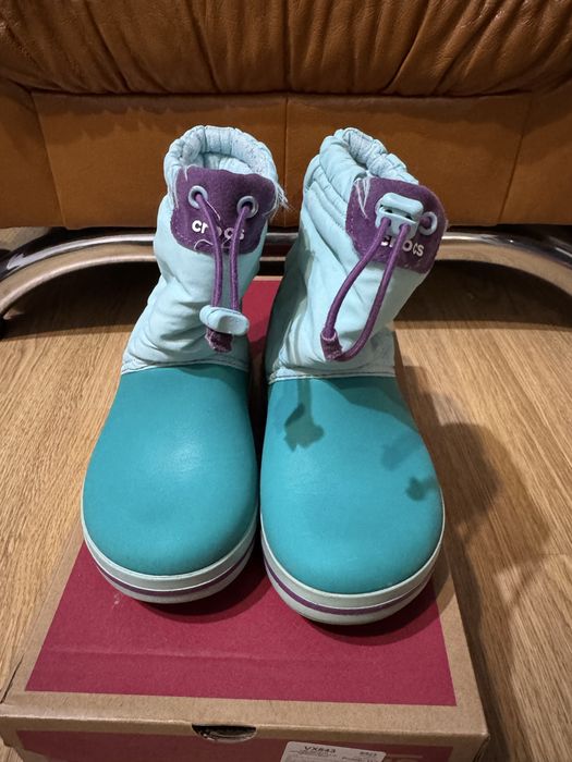 Демісезонні блакитні чобітки Crocs для дівчинки 29 розмір (C12)