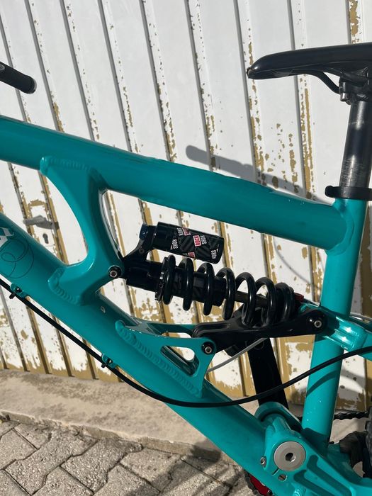 Bicicleta Commencal Furious – Downhill / Freeride