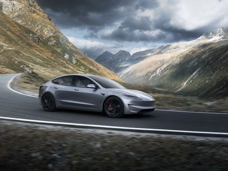 Tesla Model 3 Tração Traseira