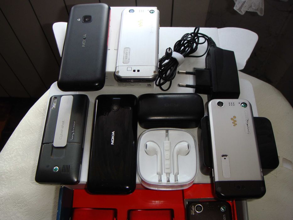 Paczka  Telefonów  ,,, Nokia / Dual  i  Sony - Eriksony