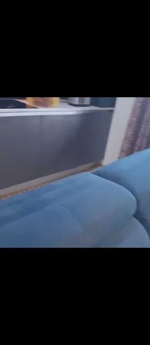 Vendo sofá  de dois lugares largos , mto confortável. 300 euros