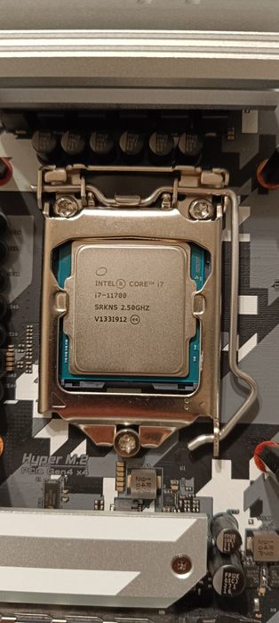 Продам комплект I7-11700+asrock B560 steel legend