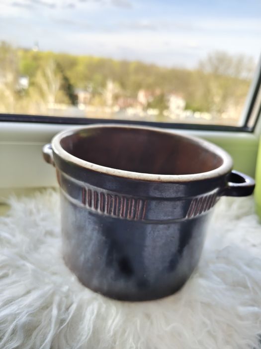 Stary kamionkowy garnuszek z uszkami