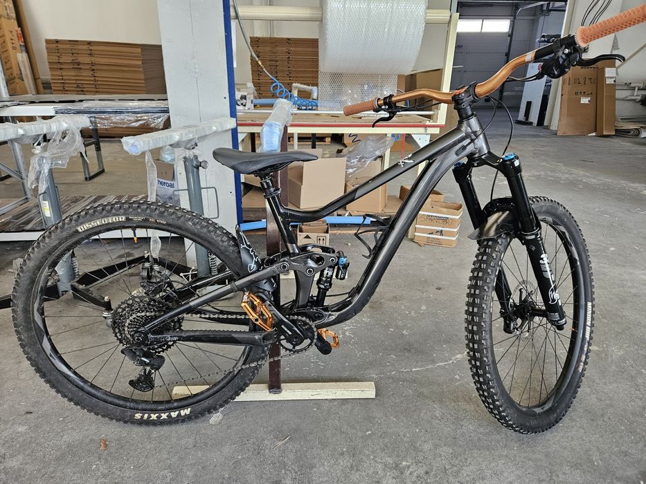 Rama frameset GIANT TRANCE X II M , Fox DPX2 , DUB ( trail , enduro )