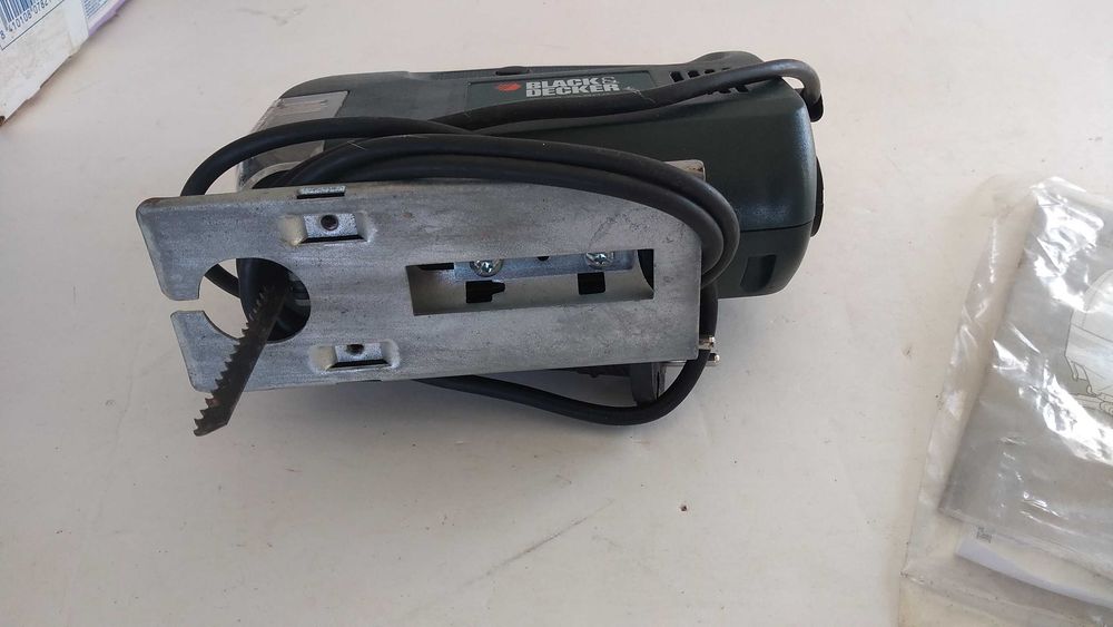 Serra tico-tico Black Decker, como NOVA!