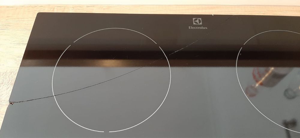 Płyta indukcyjna Electrolux EHH6340FOK – sprawna, pęknięta szyba