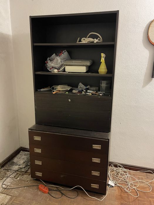 Móvel com gavetas, estante/escrivaninha