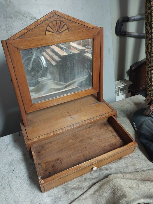 Sprzedam toaletkę Biedermeier.