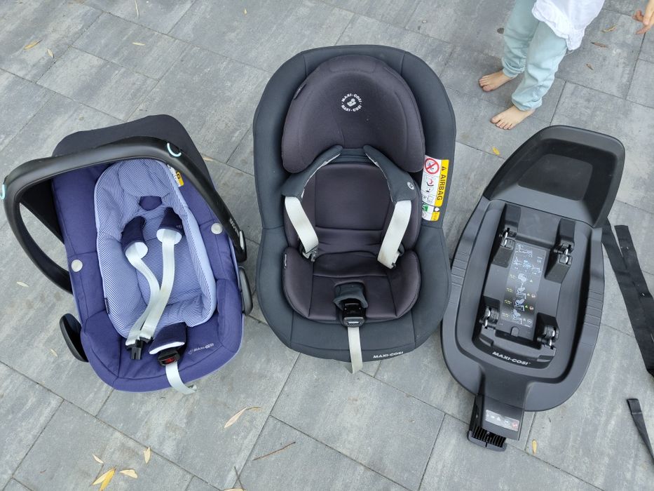 Zestaw fotelików samochodowych Maxi Cosi + baza ISOFIX
