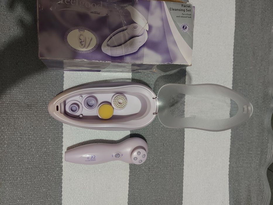 Zestaw do oczyszczania twarzy na baterie. MASAZER.