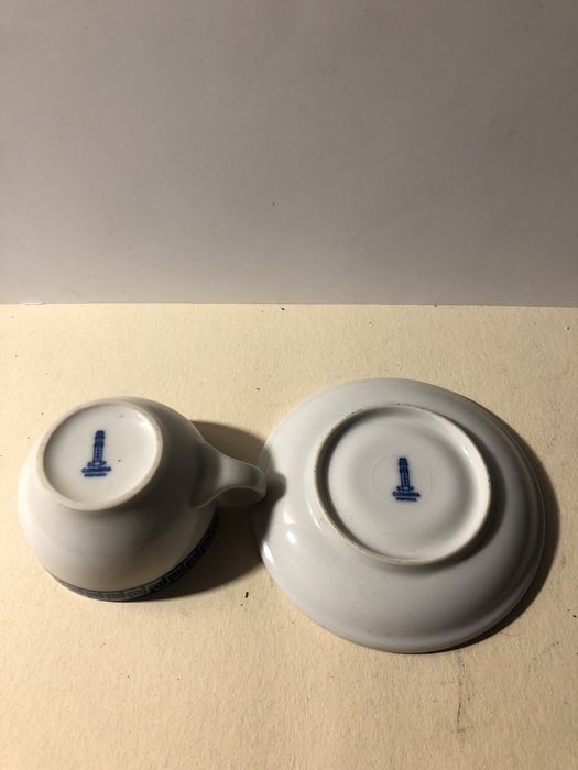 Chávena e pires antigo