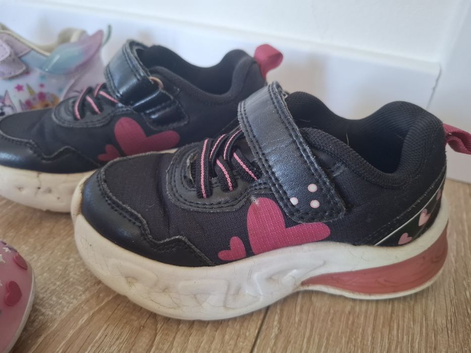 Buty dla dziewczynki r24 i 25