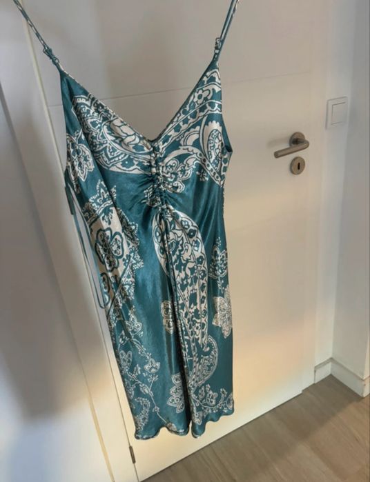 Vestido Acetinado Zara